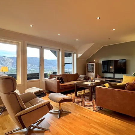 Beautiful Penthouse Centrally Located In Geilo, Stunning Views ヤイロ